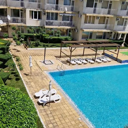 Aпартамент с две спални, кухня и хол Apartment *
