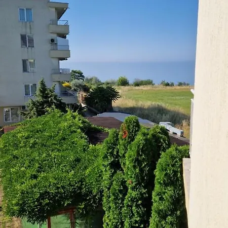 Apartment Aпартамент с две спални, кухня и хол
