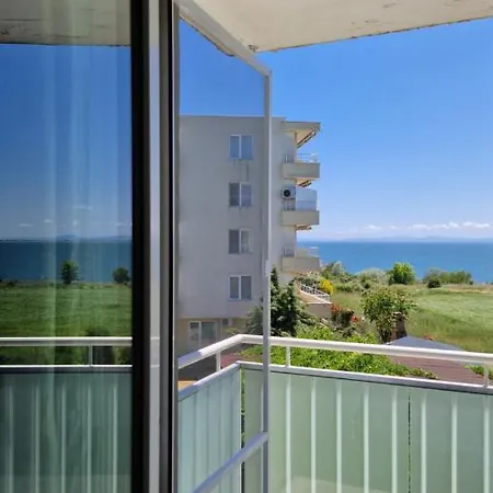 Aпартамент с две спални, кухня и хол Apartment