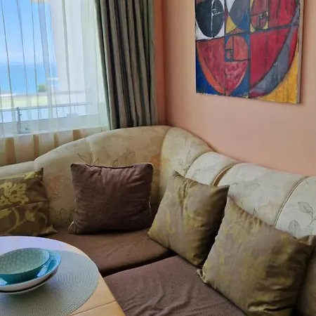 Aпартамент с две спални, кухня и хол Apartment Ravda